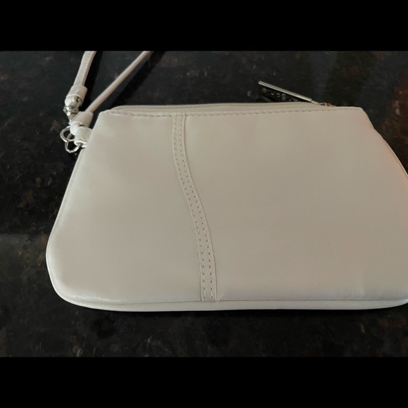Ladies faux leather wristlet - Picture 9 of 11